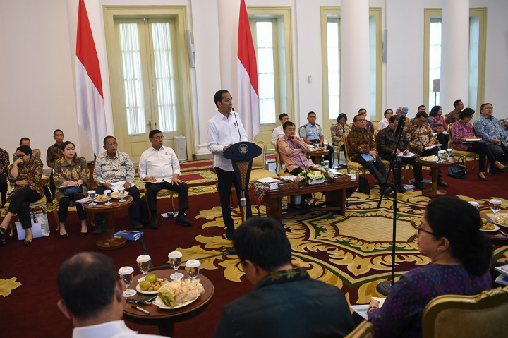 Jokowi Ingatkan Menterinya Waspadai Defisit Neraca Dagang