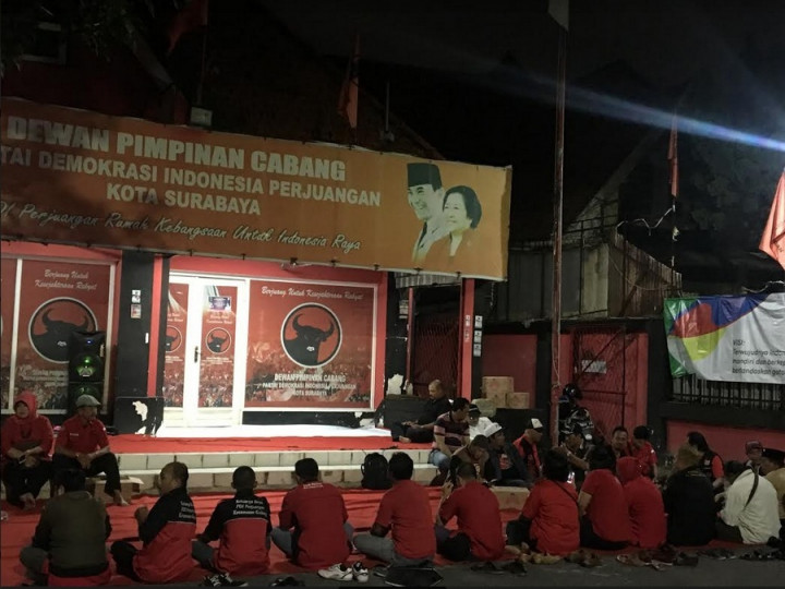 Massa PDIP di Surabaya Kecewa Keputusan Megawati