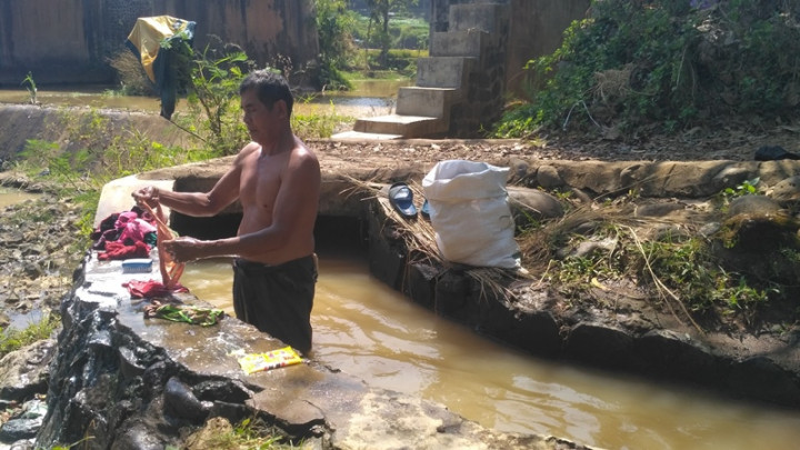 Warga Jepara Manfaatkan Air Irigasi untuk Mandi dan Cuci