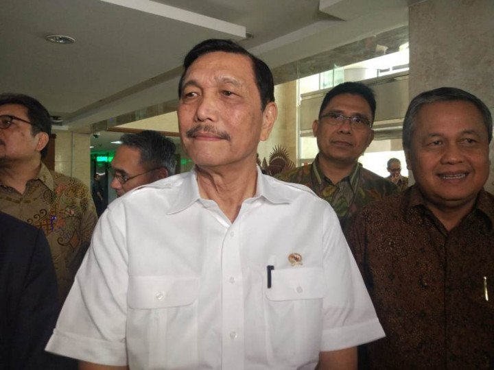 Luhut: Angkutan Umum Listrik Solusi Tangani Dampak Polusi