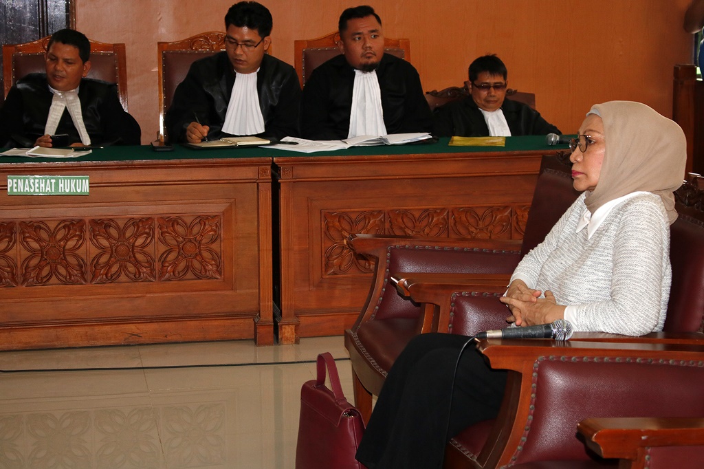 Terdakwa kasus penyebaran kabar bohong atau hoaks Ratna Sarumpaet. (Foto: MI/Bary Fathahillah)