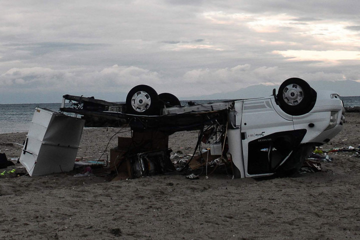 Badai Landa Yunani, Enam Turis Tewas