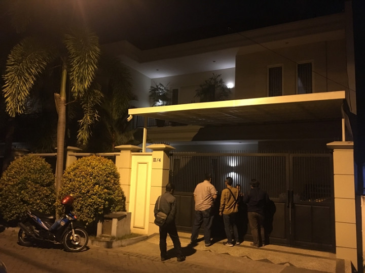 KPK Geledah Rumah Komisaris Bank Jatim