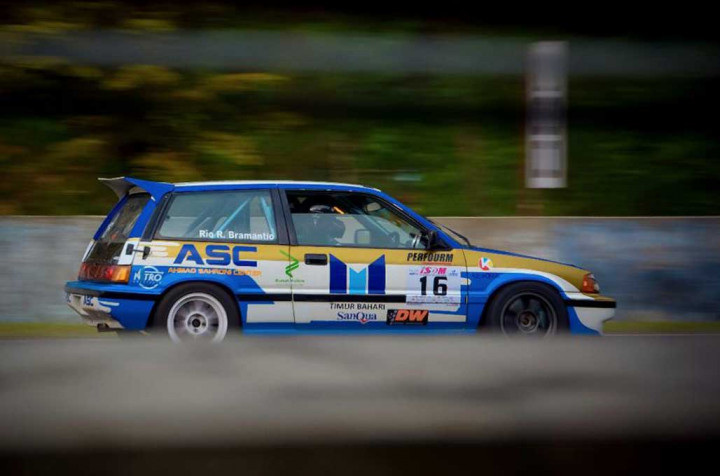 Rio dan Rian Kian Eksis di Podium Balap Mobil ISSOM