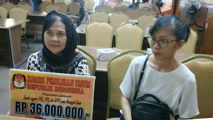 Rasa Haru Ahli Waris Petugas KPPS yang Terima Santunan