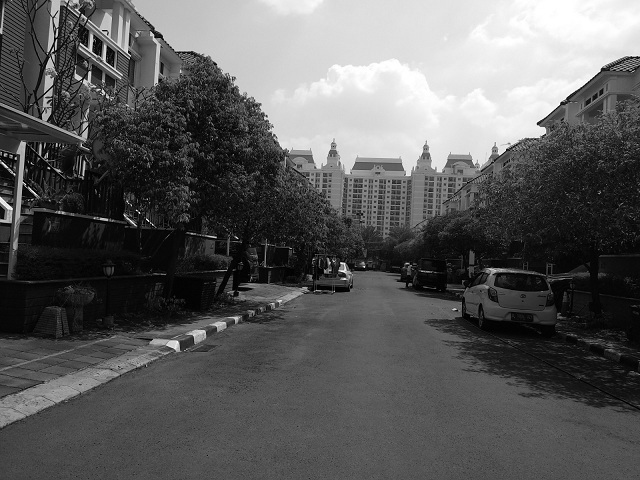 Suasana di Perumahan The Villas, Kelapa Gading, Jakarta Utara. (Sri Yanti Nainggolan).