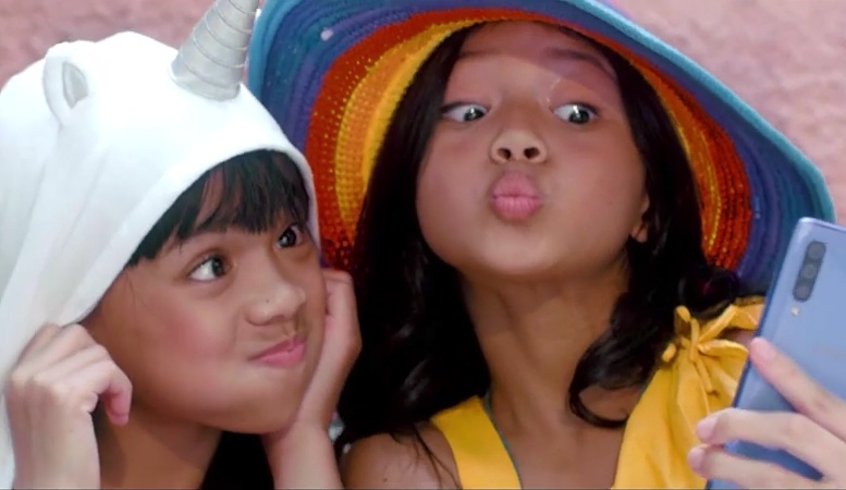 Neona bawakan ulang lagu Kepompong dari Sind3ntosca. (Foto: YouTube/Trinity Optima Production)