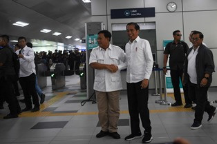 Dibalik Jokowi, Prabowo, dan MRT