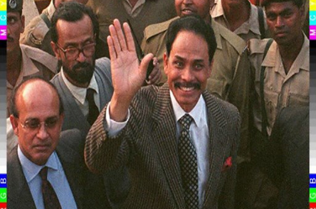Mantan diktator militer Bangladesh Hussain Muhammad Ershad (tengah). (Foto: AFP)
