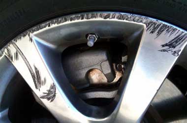 Beli Pelek Mobil Bekas? Waspada Barang Rekondisi