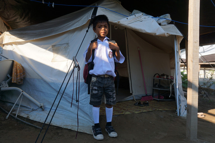 Hari Pertama Sekolah Anak Pengungsi Gempa