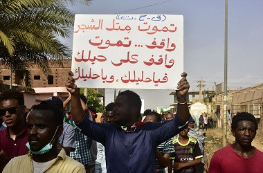 Paramiliter Sudan Bunuh Seorang Pria saat Bubarkan Demonstran