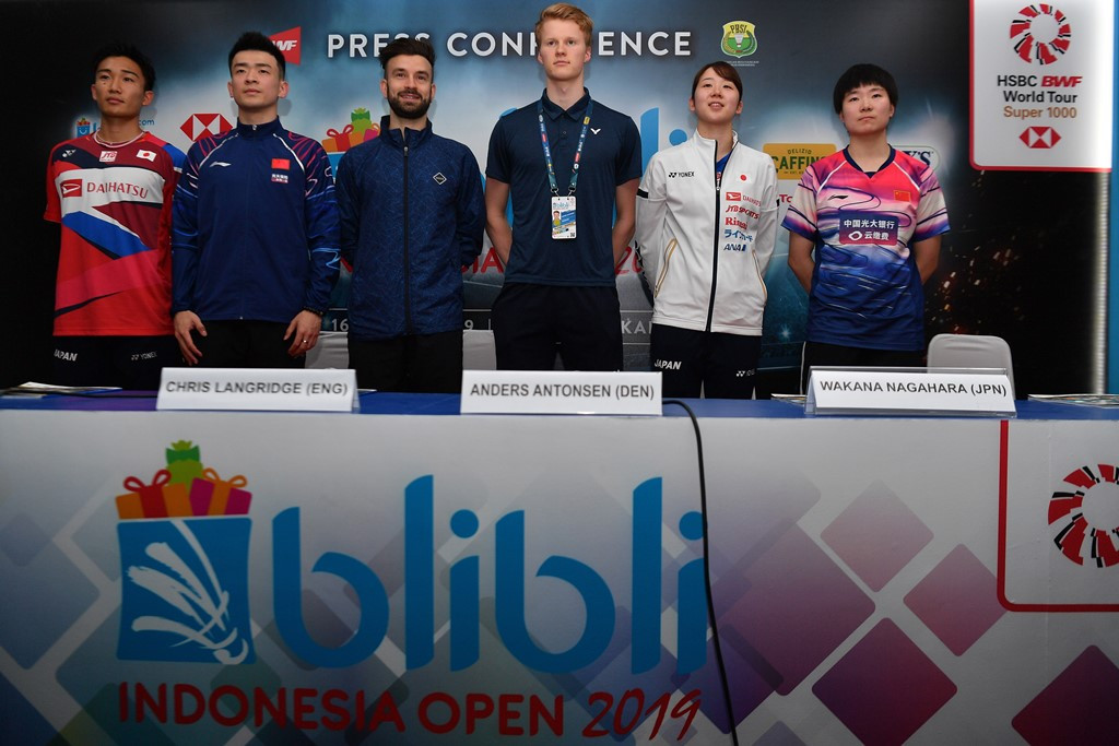 Kento Momota (kiri). (Foto: Antara/Sigid Kurniawan)
