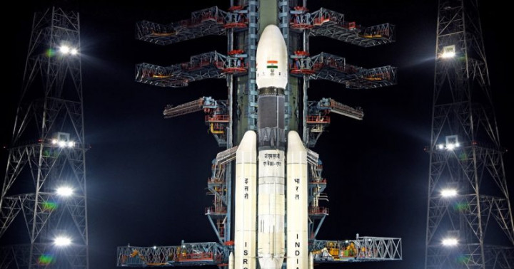 India Tunda Peluncuran Roket Antariksa Chandrayaan-2