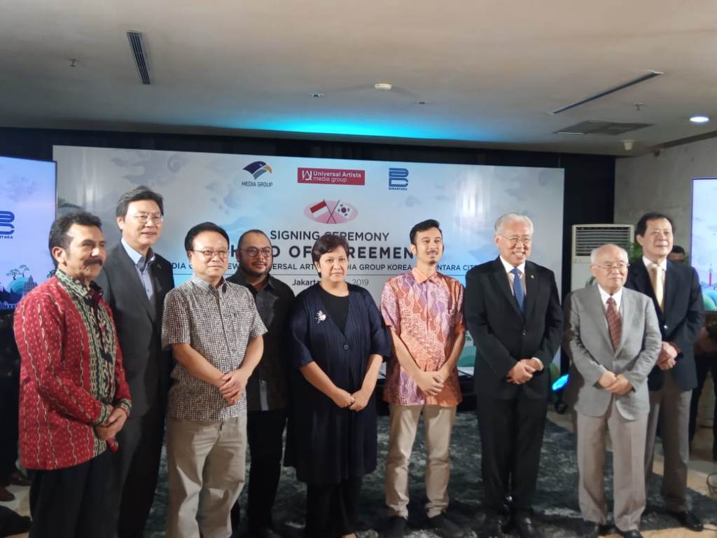 Penandatanganan Head of Agreement (HoA) kerja sama antara Media Group dengan Universal Artis Media Group Korea dan Bimantara Citra. Foto: Medcom.id/Kautsar Widya Prabowo