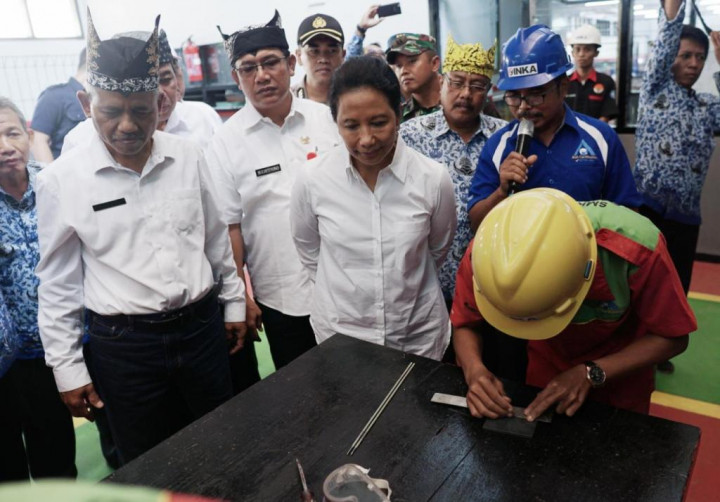 Menteri Rini: Lulusan SMK Bisa Terserap ke Industri Kereta Api