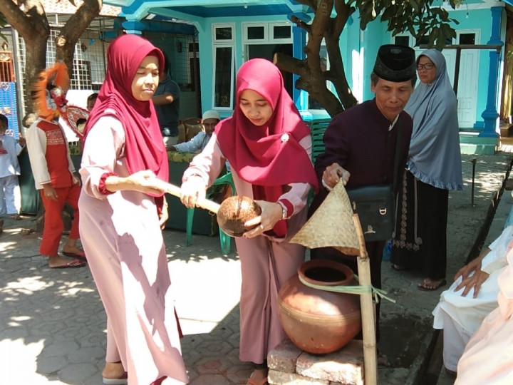 Gentong Haji, Tradisi Berbagi di Cirebon