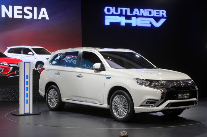 Eclipse Cross dan New outlander PHEV, Resmi Mengaspal di GIIAS
