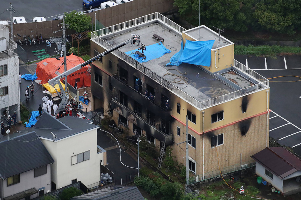 Kantor Kyoto Animation dengan logo besar di depan gedung