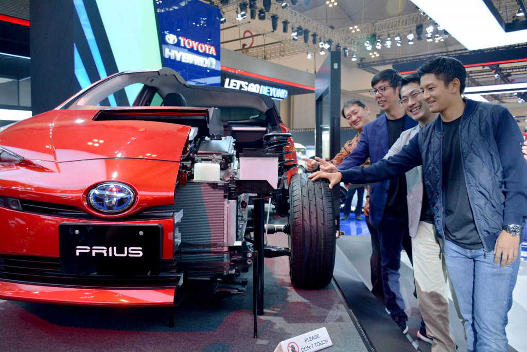 Toyota tampilkan teknologi hybrid Prius di GIIAS 2019. Toyota