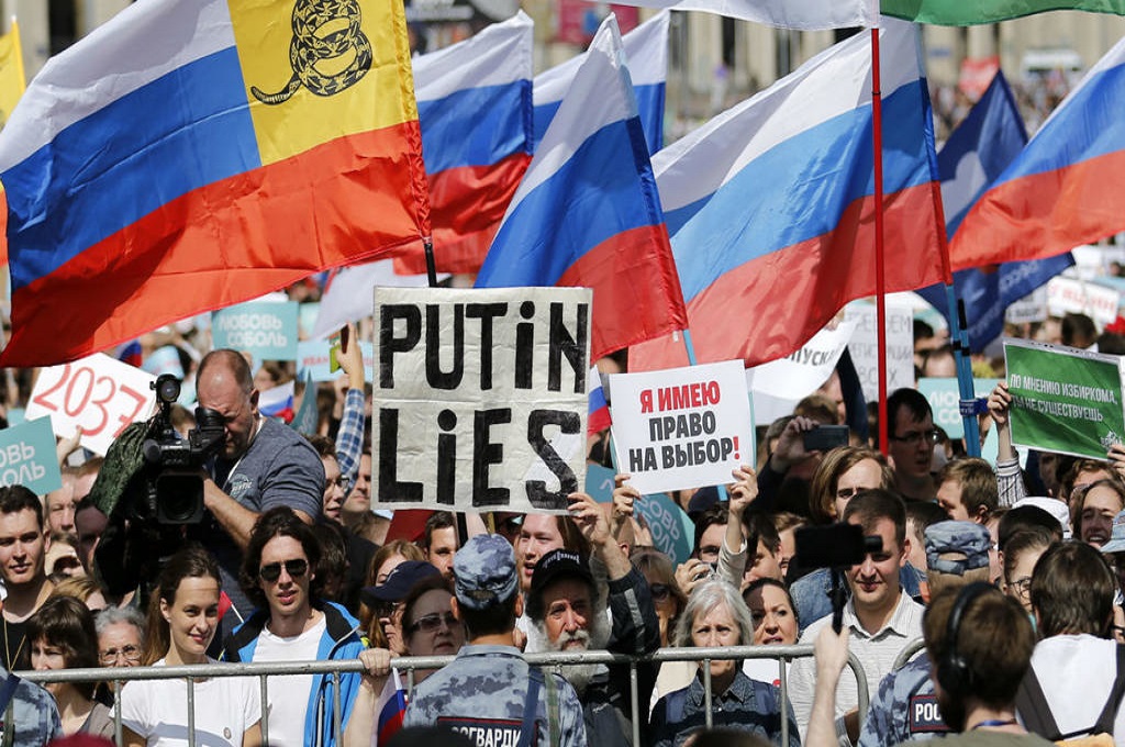 Ribuan orang berunjuk rasa di Moskow, Rusia, 20 Juli 2019. (Foto: AFP/Maxim Zmeyev)