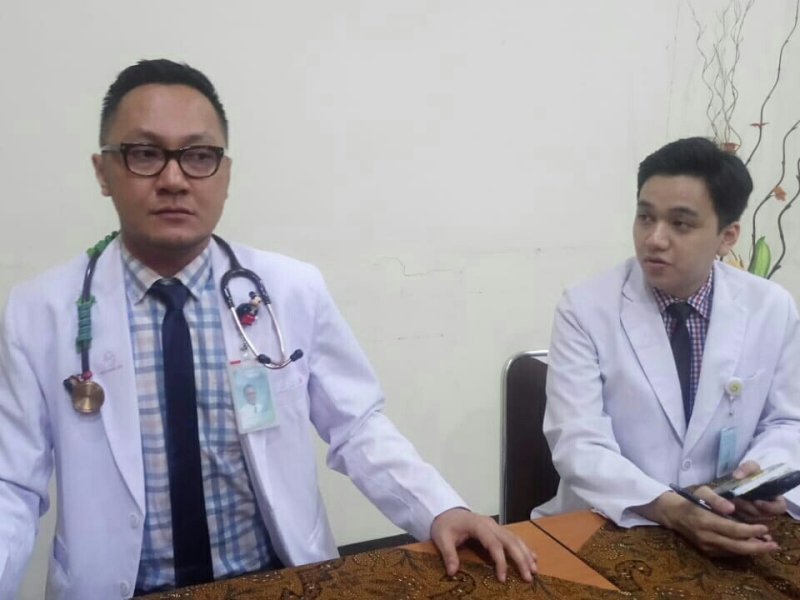 Divan Fernandes (kanan) saat ditemui di RS Kasih Ibu