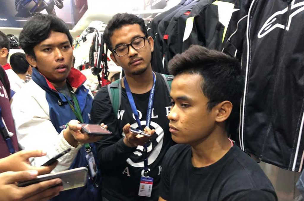 Galang Hendra, baju balap harus tetap ringan untuk membuat pembalapnya bisa lebih lincah. medcom.id/Ahmad Garuda