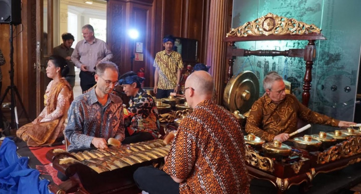 Sudut Budaya Sunda Hadir di Inggris