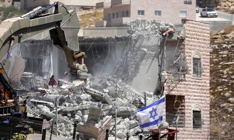 Rumah warga Palestina di Sur Baher, Yerusalem Timur dihancurkan oleh pihak Israel. Foto: EPA.