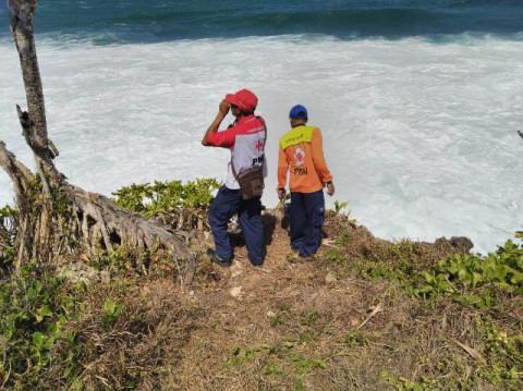 Mahasiswi Hilang Terseret Ombak Di Pantai Selatan