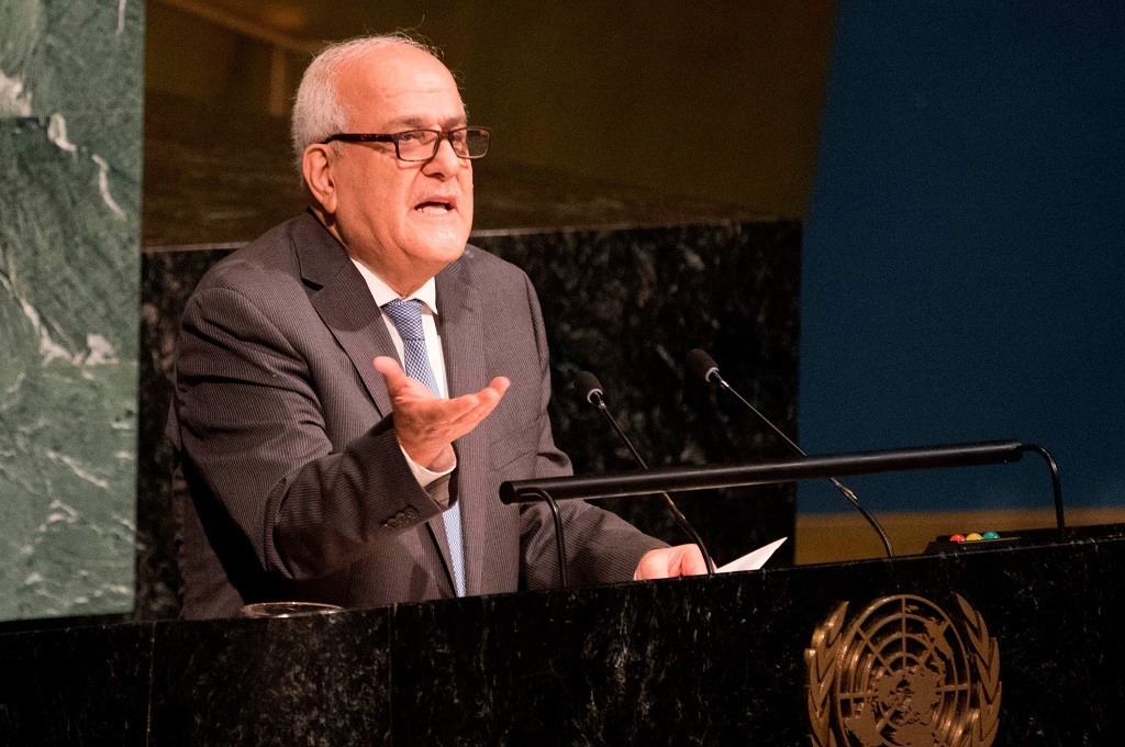 Utusan Palestina untuk PBB Riyad Mansour berbicara dalam sebuah sesi di New York, AS, 13 Juni 2018. (Foto: AFP/DON EMMERT)