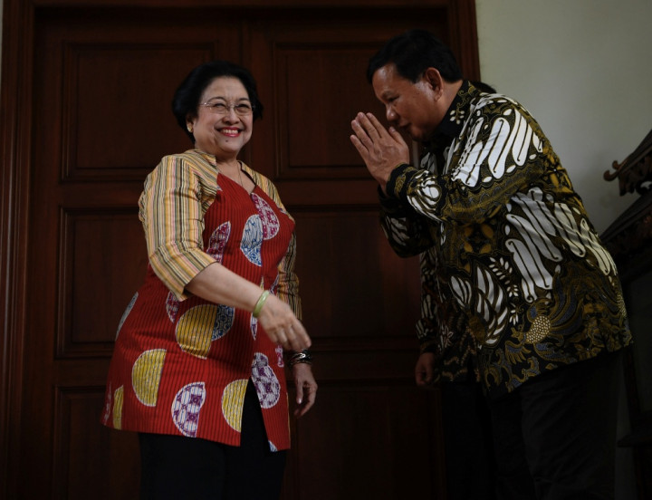 Prabowo Hadiahi Lukisan untuk Megawati