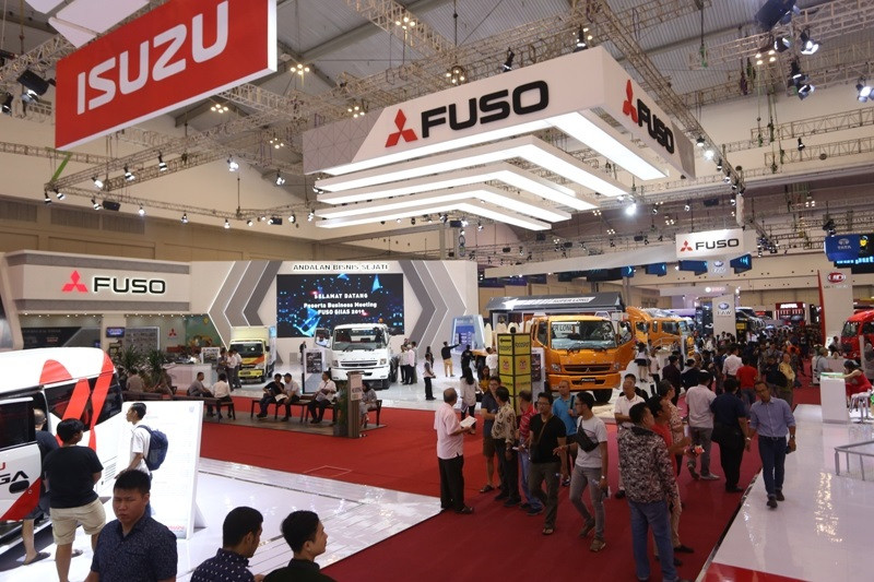 Sejumlah merek kendaraan komersial dan karoseri yang ikut serta pada pameran ini pun tak kalah saing. GIIAS