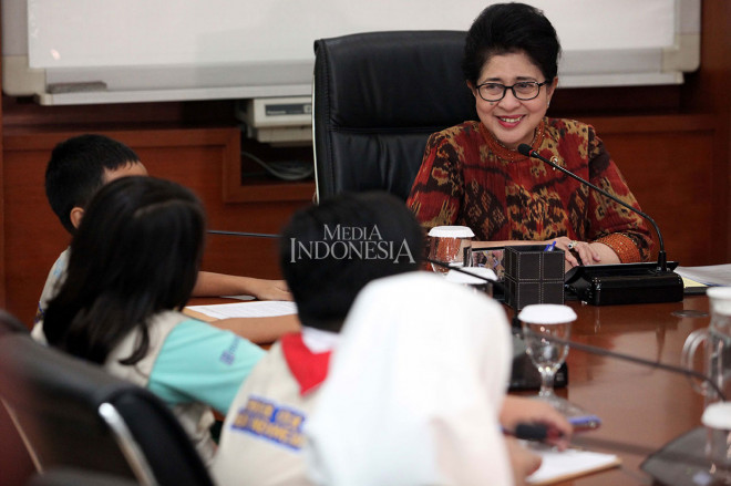 Menteri Kesehatan Nila F Moeloek menerima kunjungan dan menjawab pertanyaan Reporter Cilik (Repcil) Media Indonesia di Kantor Kementerian Kesehatan, Jakarta, Rabu, 24 Juli 2019.