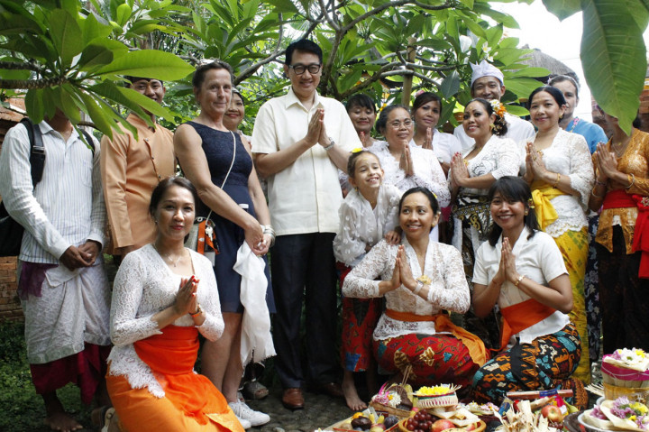 Umat Hindu Bali Rayakan Galungan di Pura Jerman