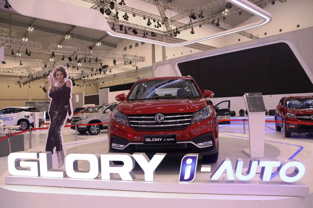 Fitur Glory i-Auto yang diunggulkan adalah fitur i-Talk dengan kemampuan Voice Command. DFSK