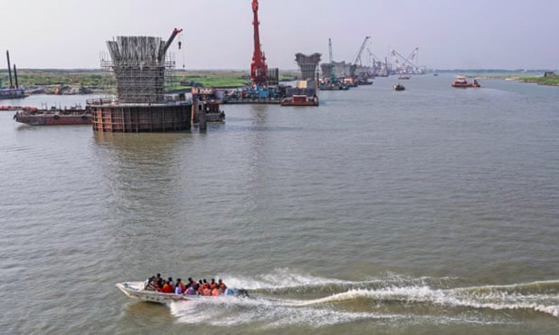 Hoaks mengenai tumbal untuk pembangunan jembatan Padma di Bangladesh, telah menyebabkan 8 orang tewas. Foto: AFP.