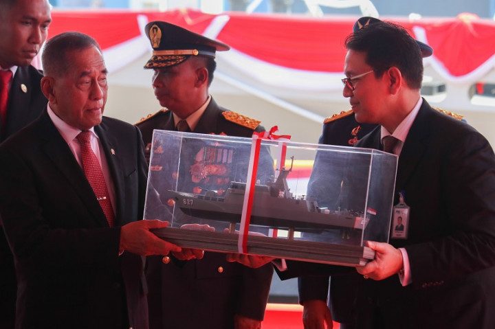 Kemenhan Terima Kapal Perang KRC 60 dari PT PAL Indonesia