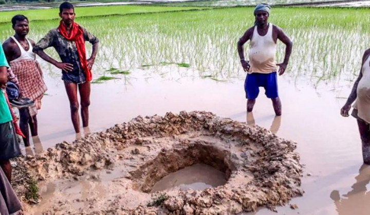 Warga India Dikejutkan Dengan Jatuhnya Meteor