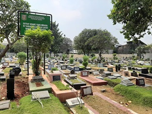 Warga Tak Suka Makam Keluarganya Ditumpuk