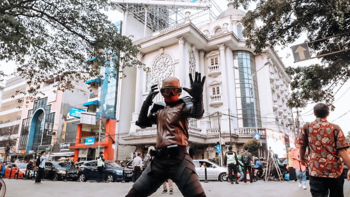 Potret Gundala Bikin Riuh Stasiun MRT