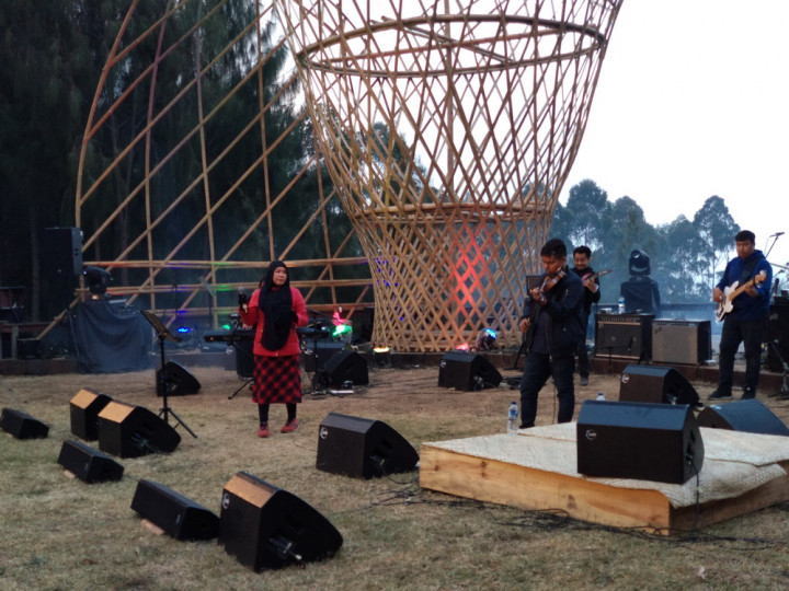 Suguhan Jazz-Melayu pada Hari Kedua Jazz Gunung Bromo