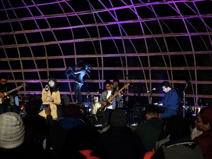 Emil Dardak Bawakan Lagu Bossa Nova di Jazz Gunung Bromo