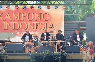 Kerajinan UMKM Pikat Warga Swedia di Kampung Indonesia