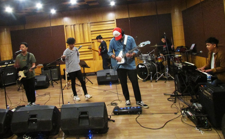 Coldiac Sempat Grogi Diproduseri Petra Sihombing