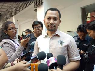 Polisi Buru Jaringan Sabu Nunung