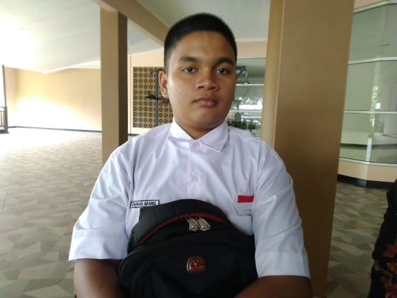 Ikhwan Alfarisi, siswa yatim di Kota Tangerang yang gagal masuk di SMAN 4 Tangerang saat PPDB Zonasi. Medcom.id/Hendrik Simorangkir.