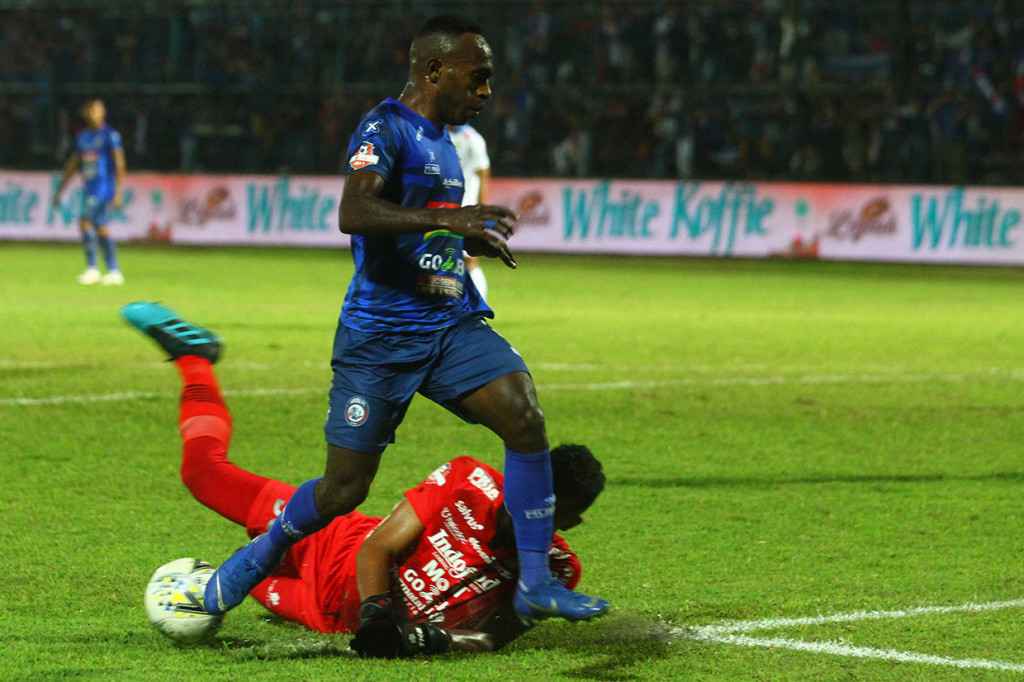 Arema Tekuk Persib 5-1