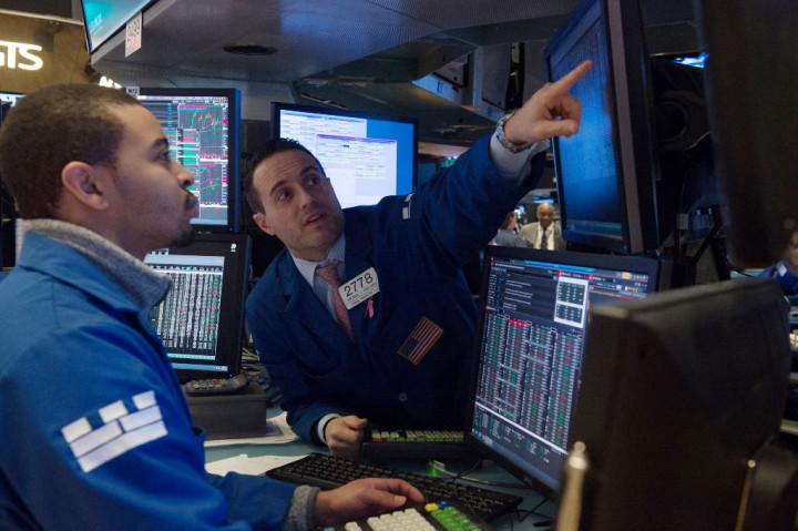 Wall Street Tumbang Usai Suku Bunga AS Turun