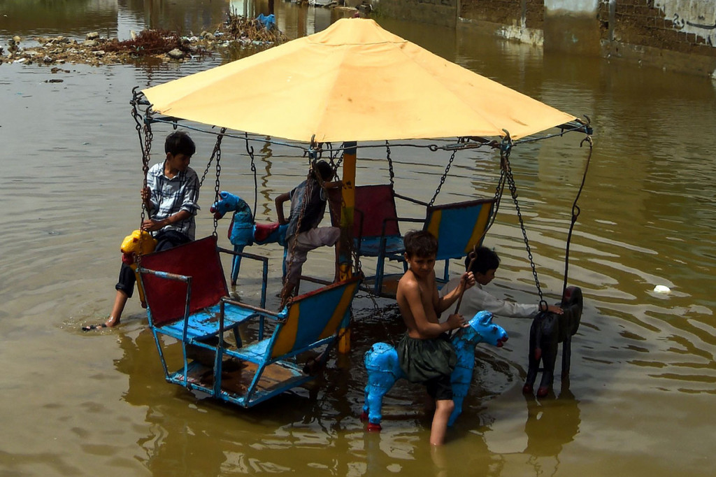 12 Tewas Saat Banjir Bandang Lumpuhkan Karachi